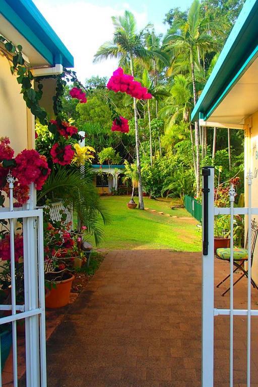 Villa Marine Holiday Apartments Cairns Yorkeys Knob Esterno foto